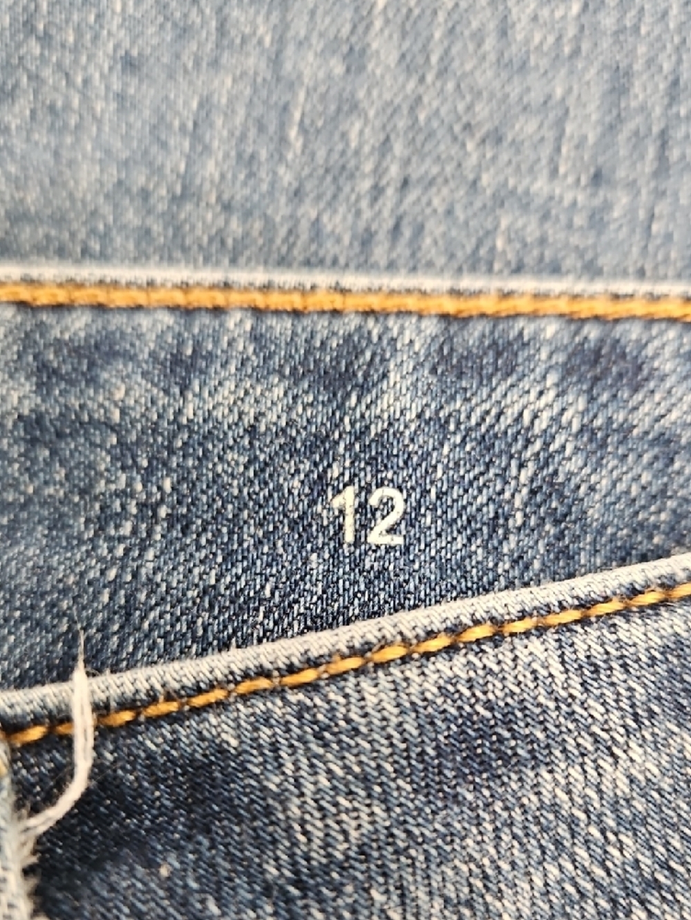 St. John's Bay Medium Blue Jeans Cropped Size 12, Inseam 22" Rise 10" - Picture 4 of 6